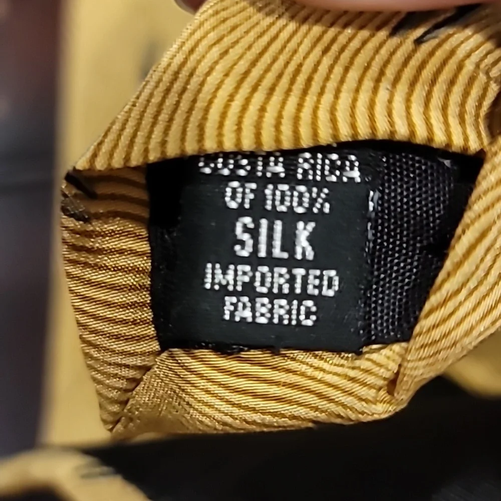 Bill Blass Black Label 100% Silk Soft Tie Gold Black 4